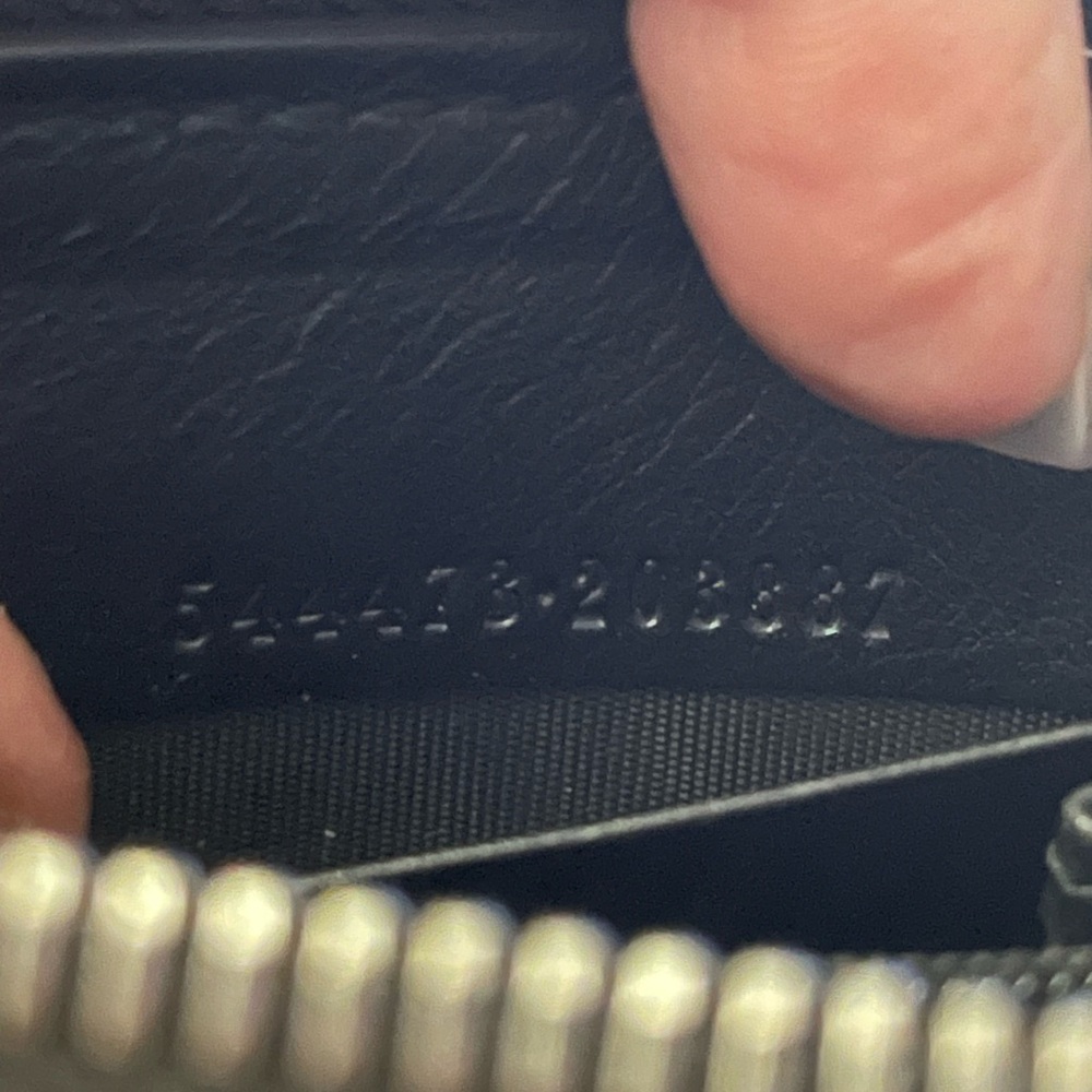 EUC Gucci women’s zip around Black Embossed Leather Wallet - Picture 7 of 16